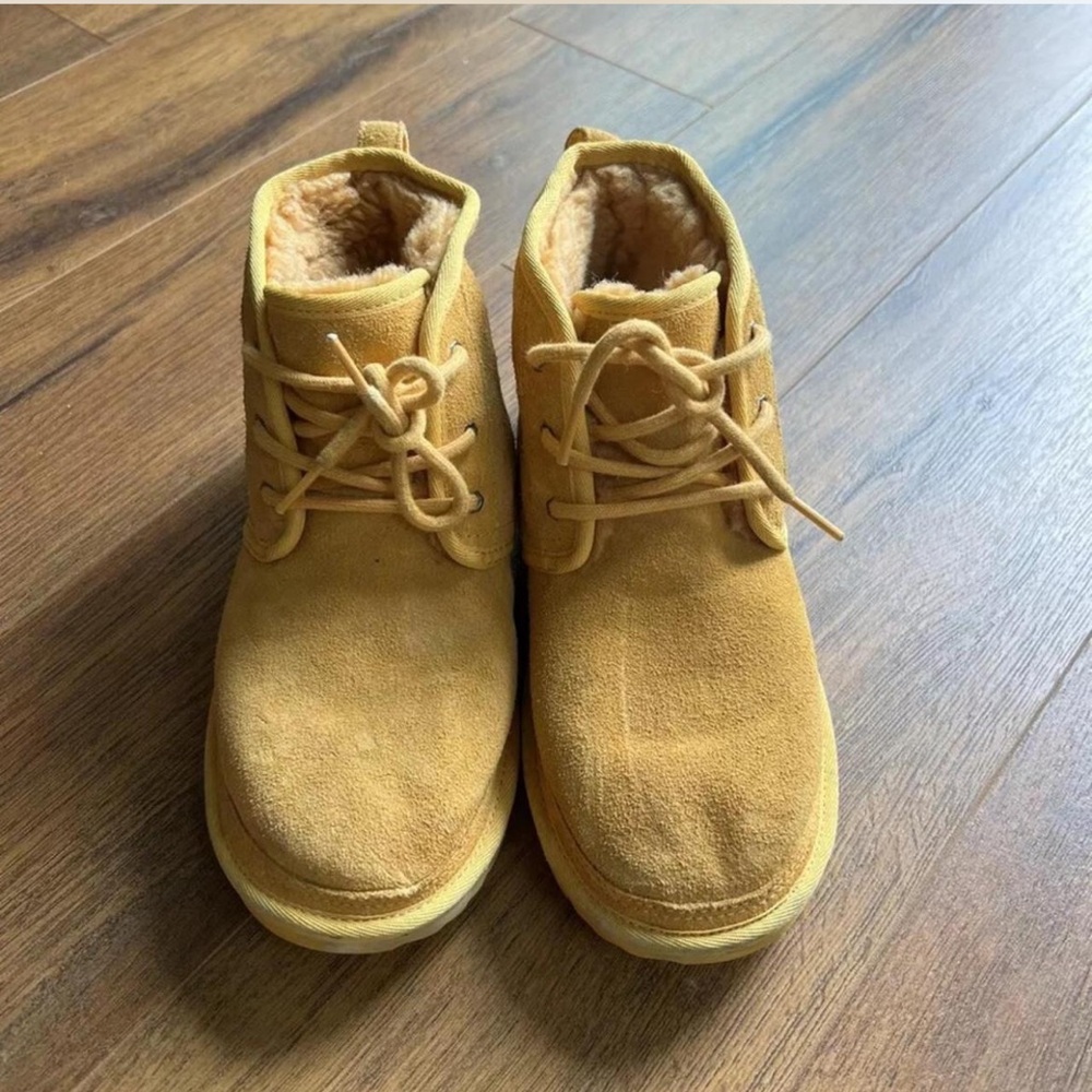 Neumal Ugg Boots Men’s 6 women’s 7.5 Yellow